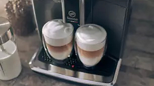 Pagatavojiet divas iecienītās kafijas, veicot tikai vienu skārienu